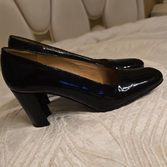 Stuart Weitzman Black Heels Elegant Glossy Finish - Picture 3 of 10